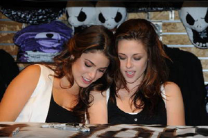 Nikki Reed e Kristen Stewart